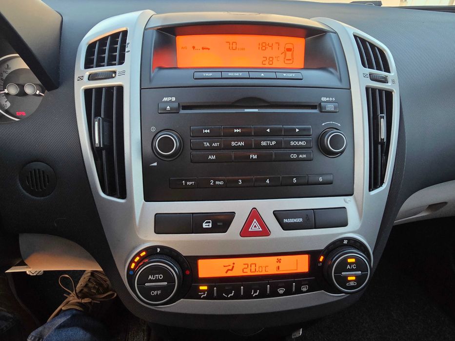 Kia Ceed 1.4 110cv em perfeitas condições com possibilidade garantia