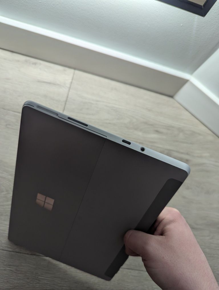 Microsoft Surface GO 3 Pentium Gold 6500Y 4/64gb (тріщина)