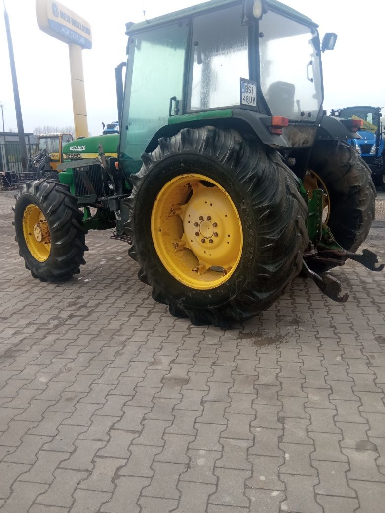 John Deere 2850 z adaptacją