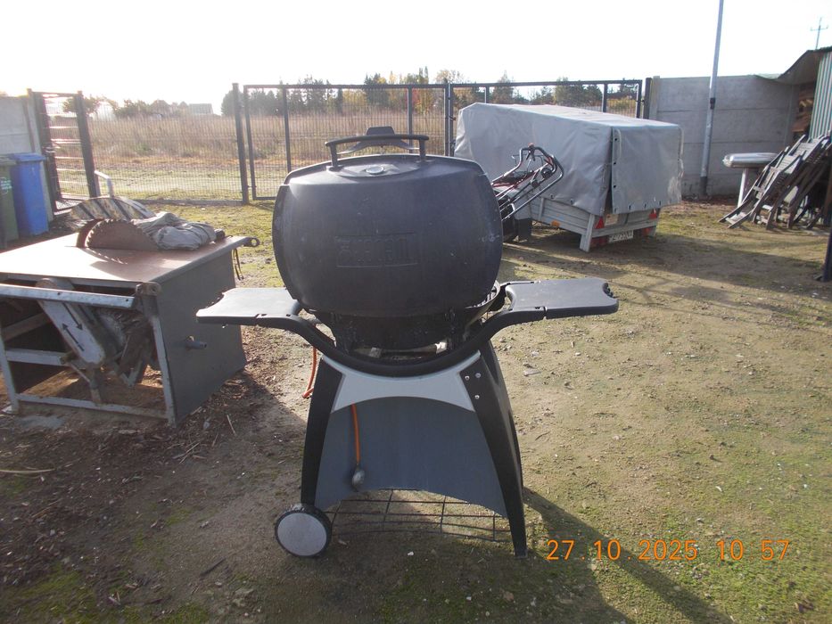 Grill Weber Q300 gazowy sprzedam.