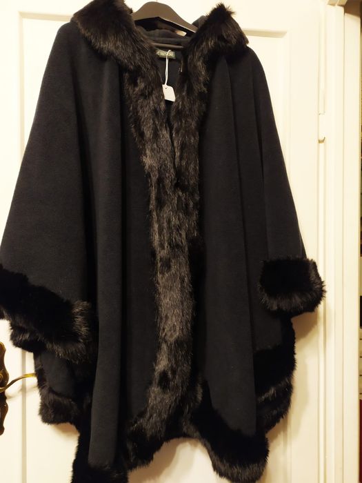 Nowe czarne duże damskie ponczo z kapturem