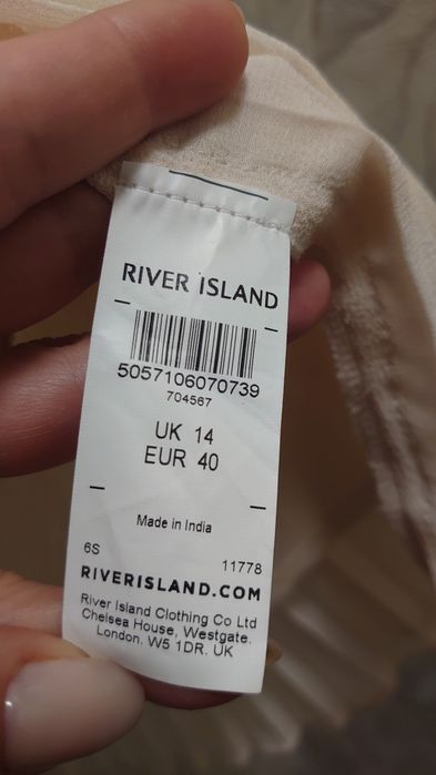 Блуза з вишивкою