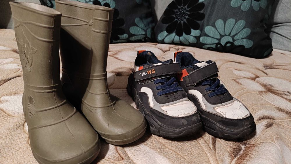 Кросівки для хлопчика, гумові чоботи