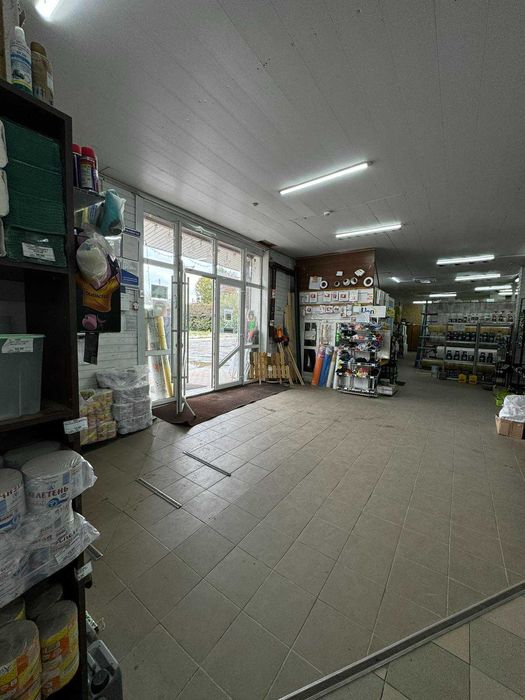 Продаж приміщення магазину складського типу