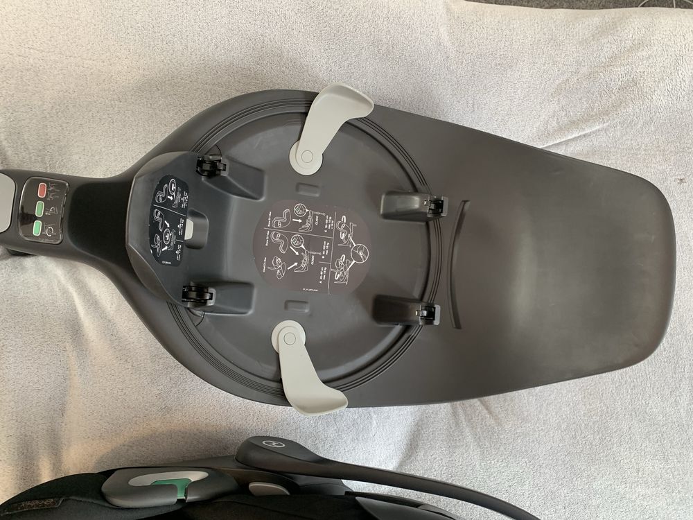 Fotelik z bazą obrotową Cybex Cloud Z2 I-Size Plus Deep Black 0-13Kg