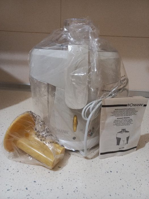 Соковыжималка  на подарок за пол-цены.