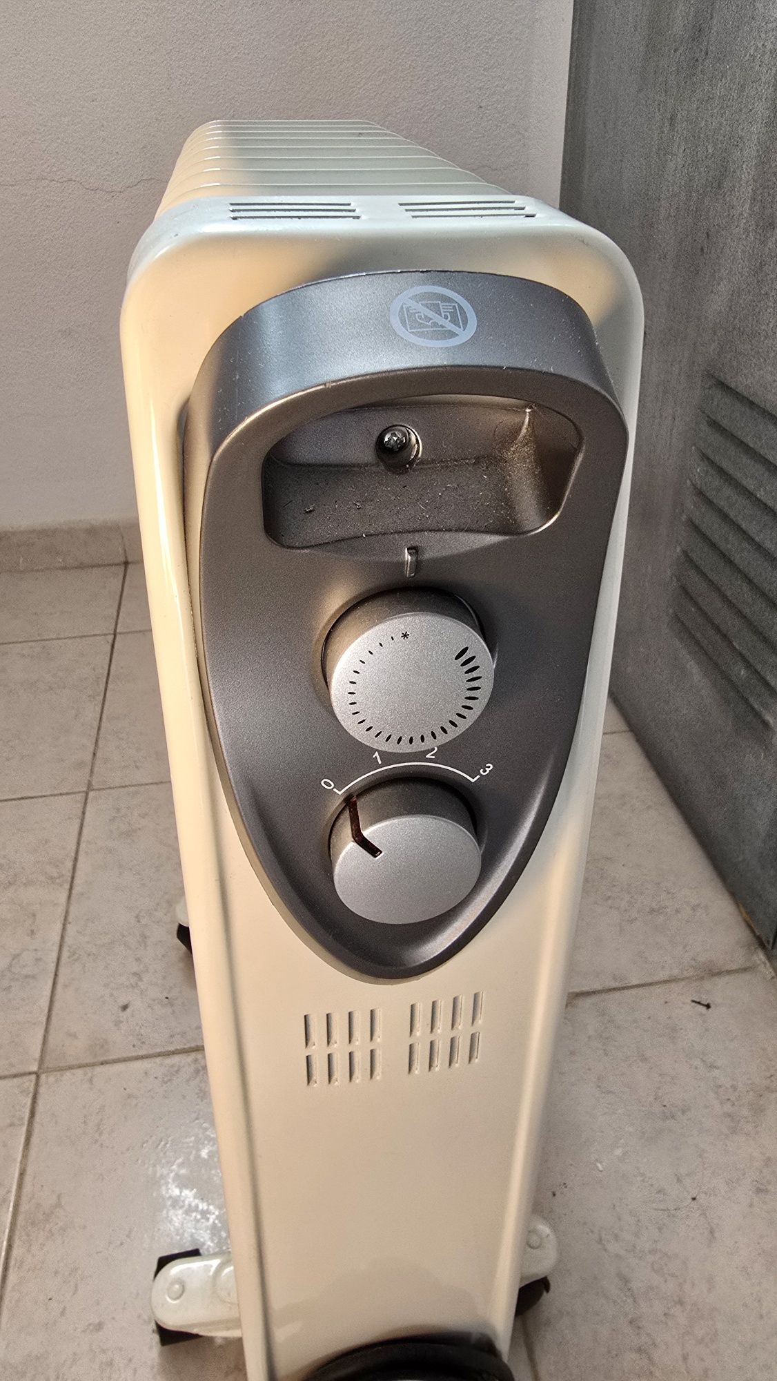 • Aquecedor a Óleo Celcias HD930-9Q