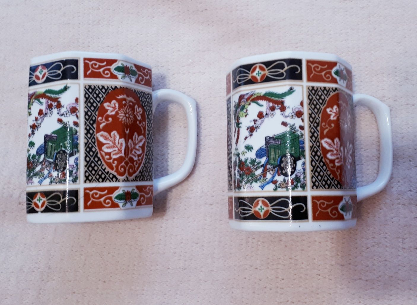 Zestaw dwóch orientalnych, porcelanowych kubków np na herbatę