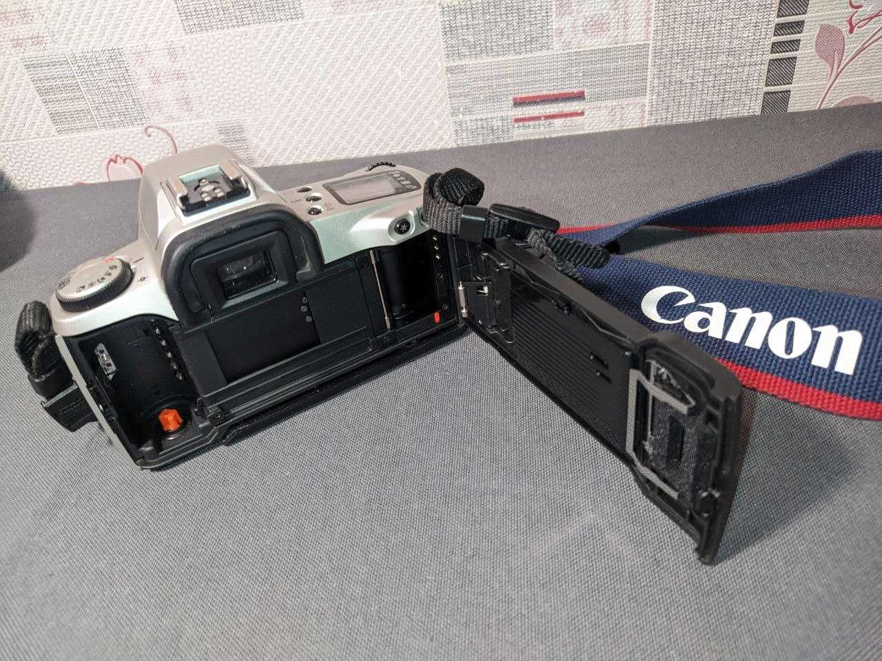 Плівковий фотоапарат Canon EOS 500N