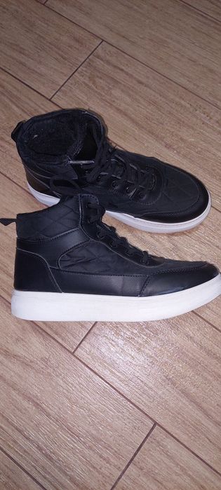 Зимові черевики, чоботи