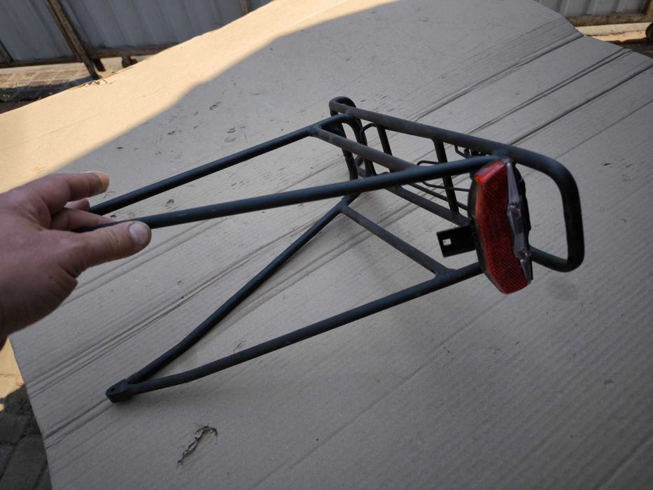 Алюминиевые багажники для велосипеда.