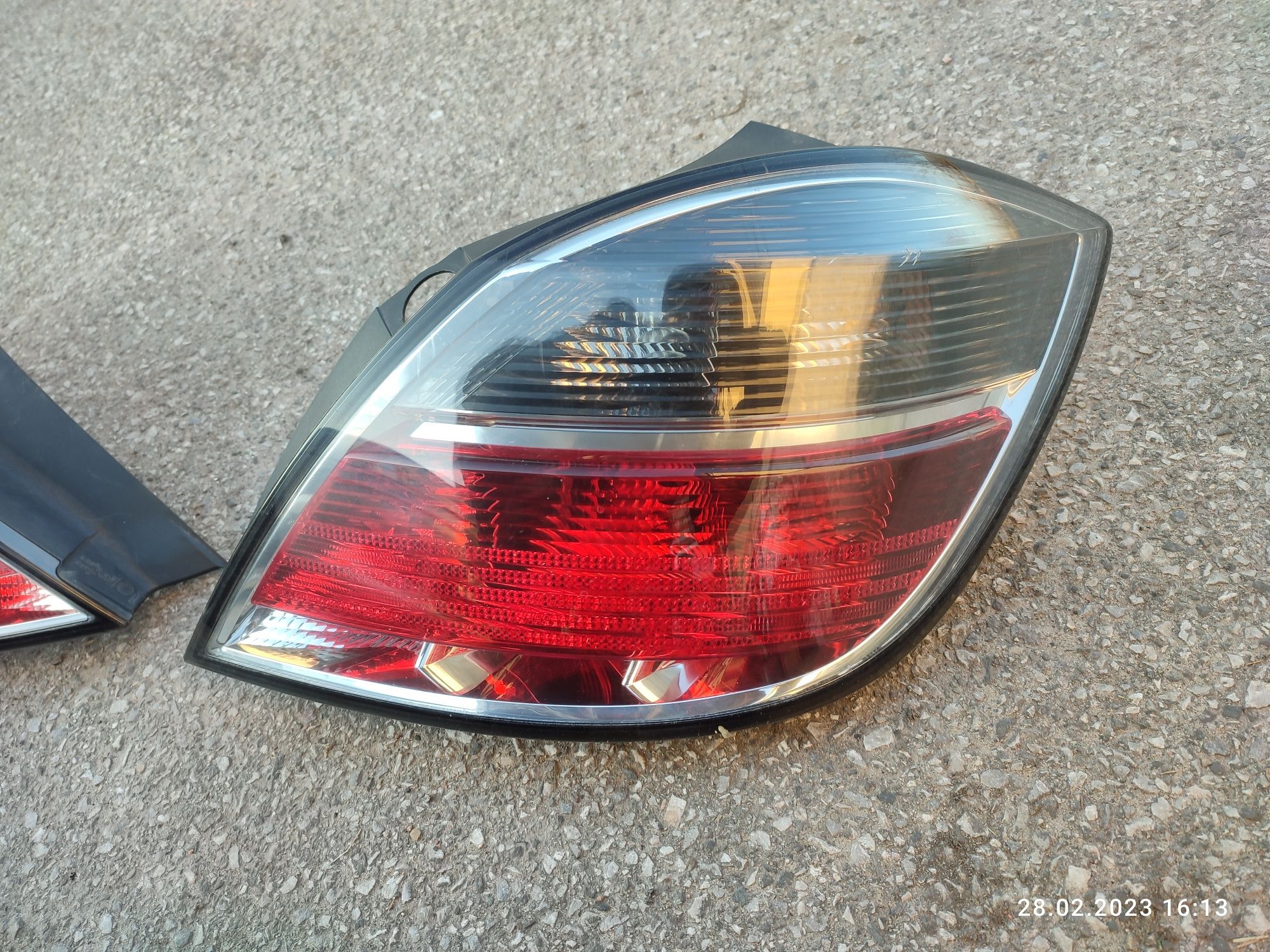 Astra III H lift FL hatchback HB 5d lampa tył tylna prawa