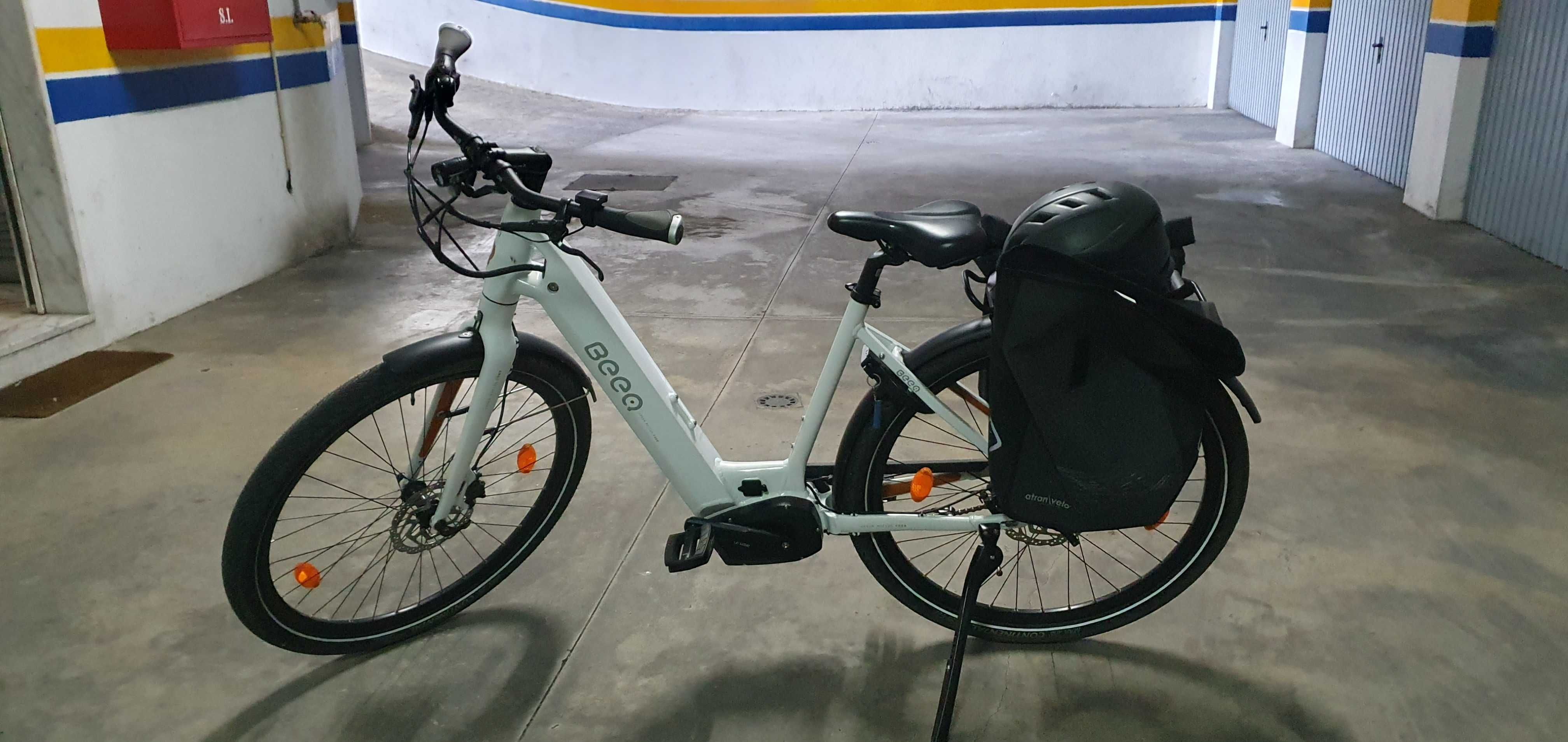 Bicicleta eléctrica urbana BEEQ E800 Urban Motion em excelente estado