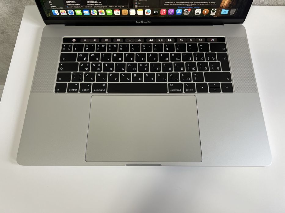 MacBook Pro 15 2019 32/512gb. i9, Radeon Pro Vega 20. 11 циклов акб.
