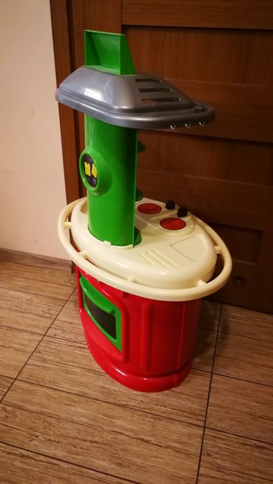 Zabawkowa kuchnia wraz z naczyniami, duży zestaw.