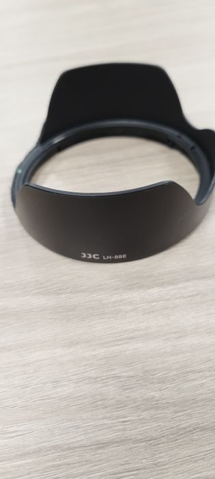 Osłona obiektywu przeciwsłoneczna