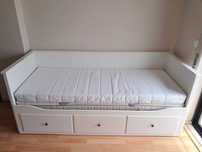 Cama individual dupla c/3 gavetas e 2 colchões. IKEA Hemnes