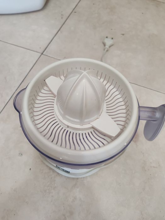 Espremedor de cítricos electronia Semi nova