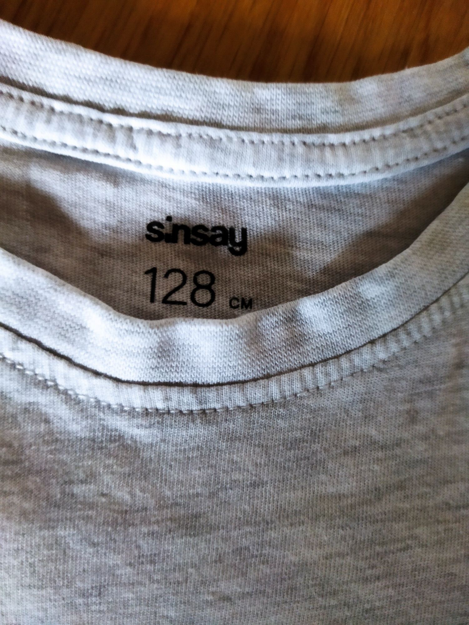 Sinsay t-shirt 128 auto cekiny odwracane