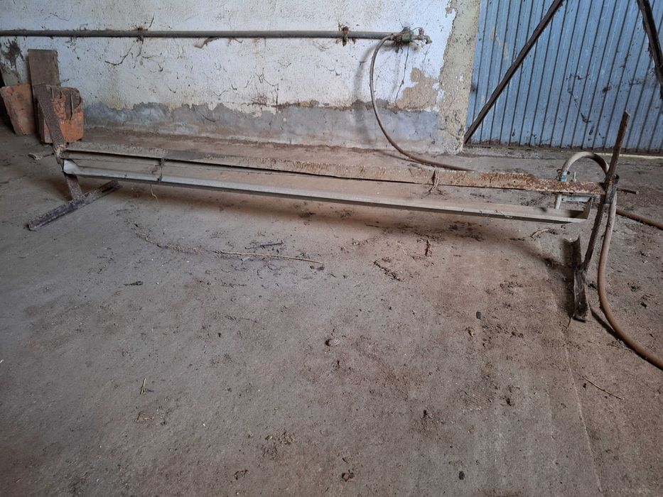 Venda de equipamento usado utilizado em avicultura.