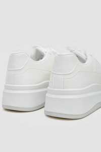 Кросівки жіночі, колір білий