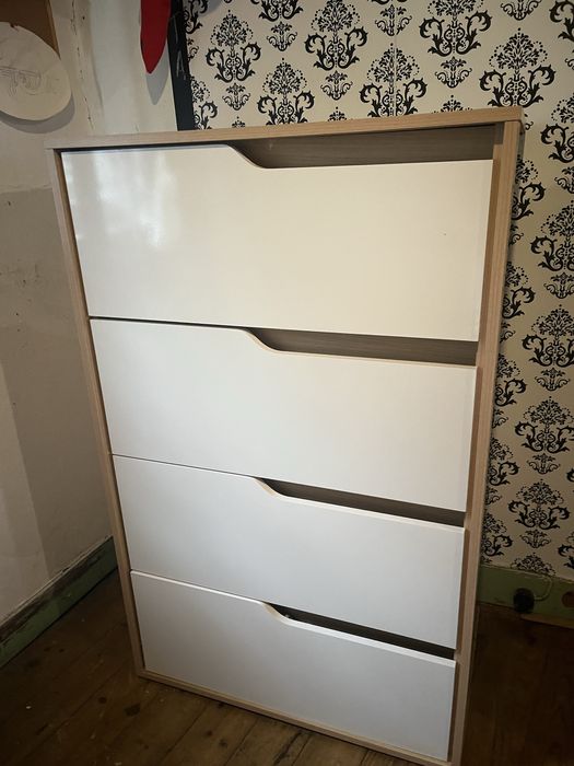 Comoda com 4 gavetas