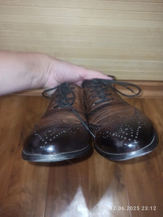 Чоловічі класичні туфлі 40 р.устілка 27,5 см З затемненню пяткою і нос