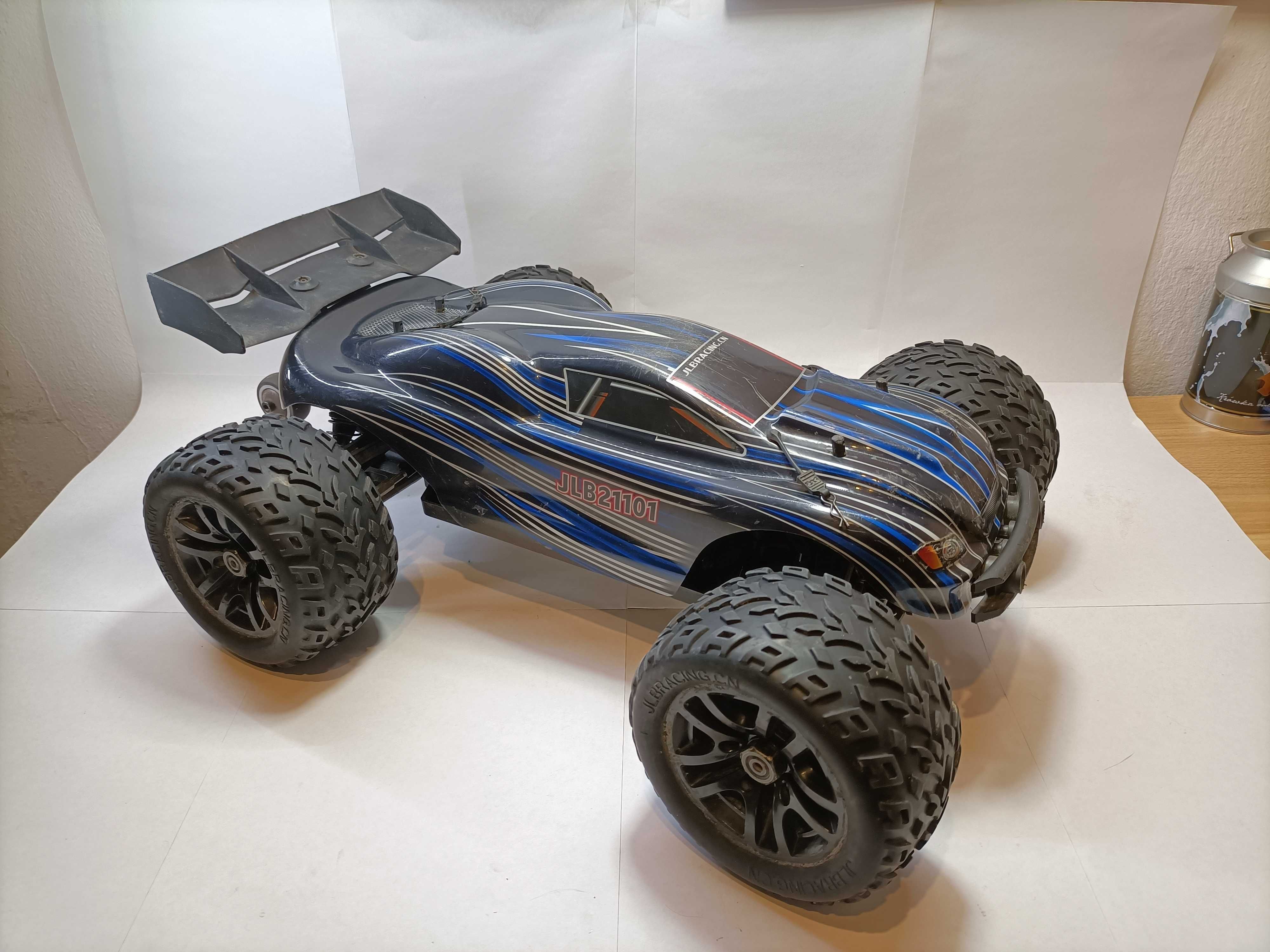 Rama auto RC JLB Cheetah z ulepszeniami i drobiazgi