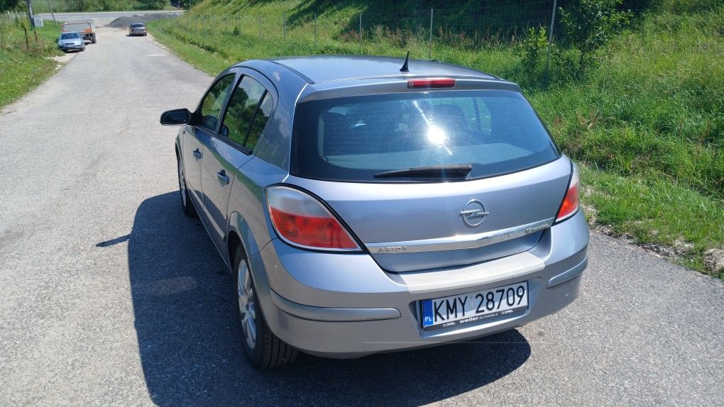 Opel Astra H 2006r. 1.6 z LPG