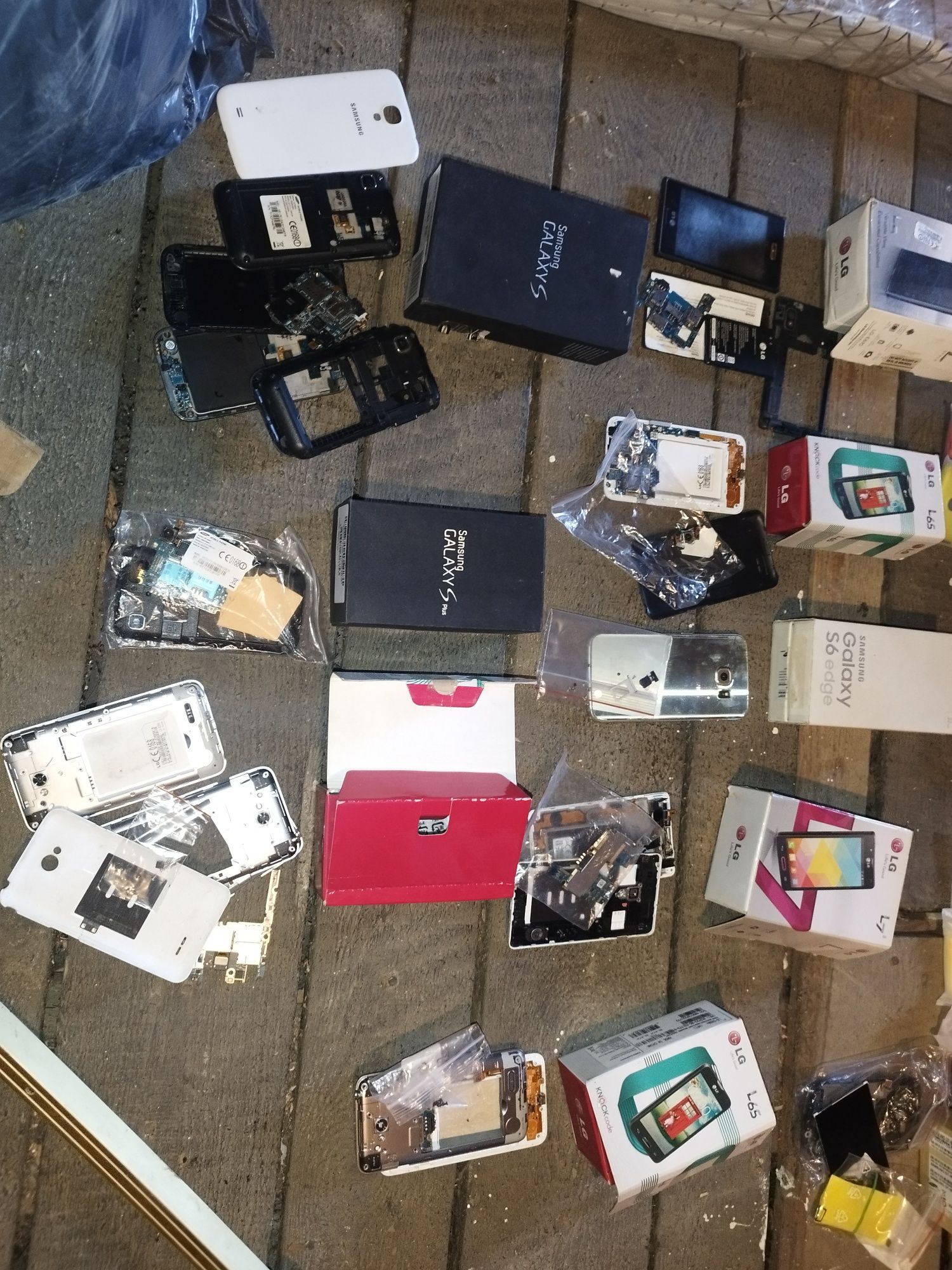 Kartoniki do telefonów i czesci