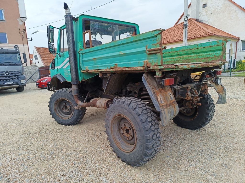 Unimog u1200 z Niemiec CIĄGNIK ROLNICZY 130PS beczka rozsiewacz Fendt