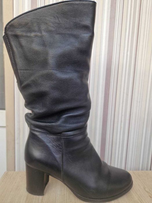 продам зимові кожані чоботи