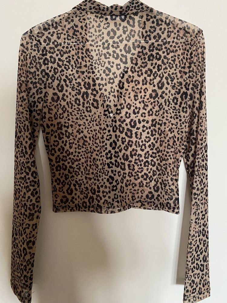 Camisa semi transparente animal print BERSHKA Tam. M