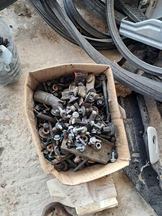 болти гайки та шайби від Автомобіля Мерседес МЛ w163 w638 Vito