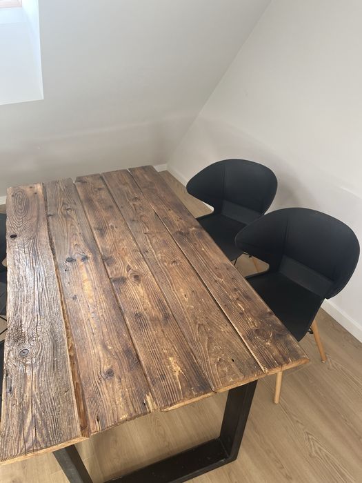 Stół loftowy z litego starego drewna + 4 krzesła – komplet jadalniany