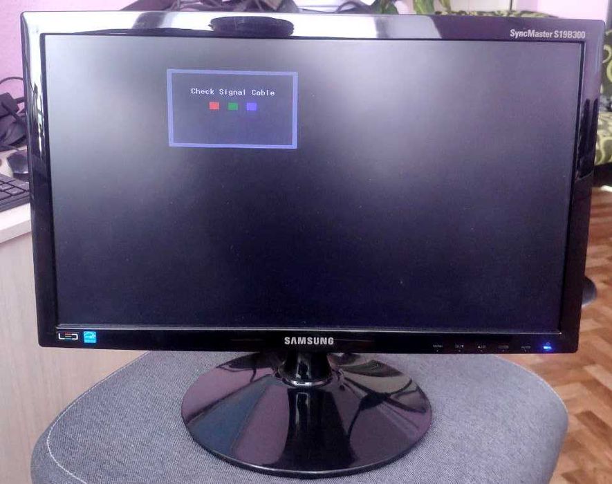 Монітор 19" Samsung LED