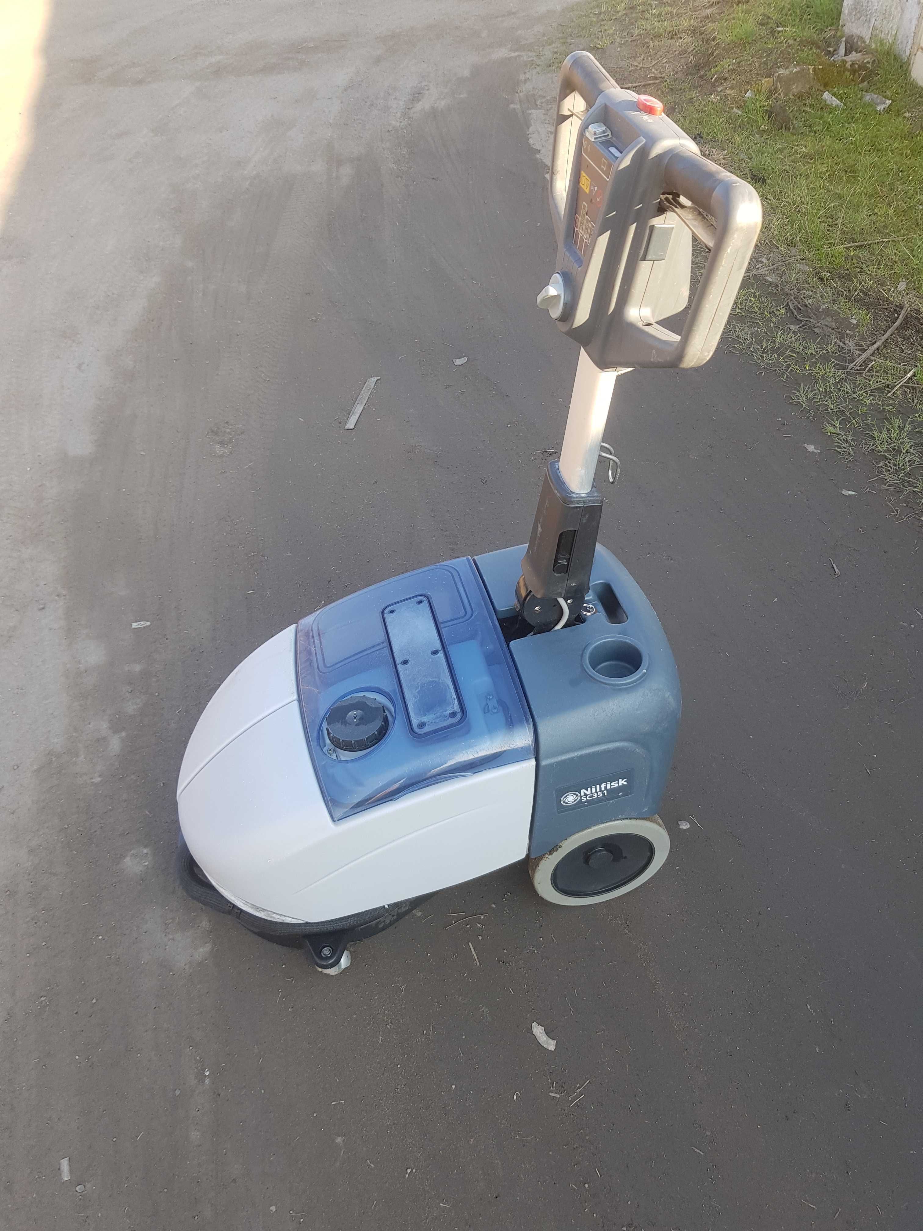 Profesjonalna Szorowarka Nilfisk SC 350 automat myjący