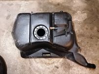 Renault 21 - reservatório de gasolina