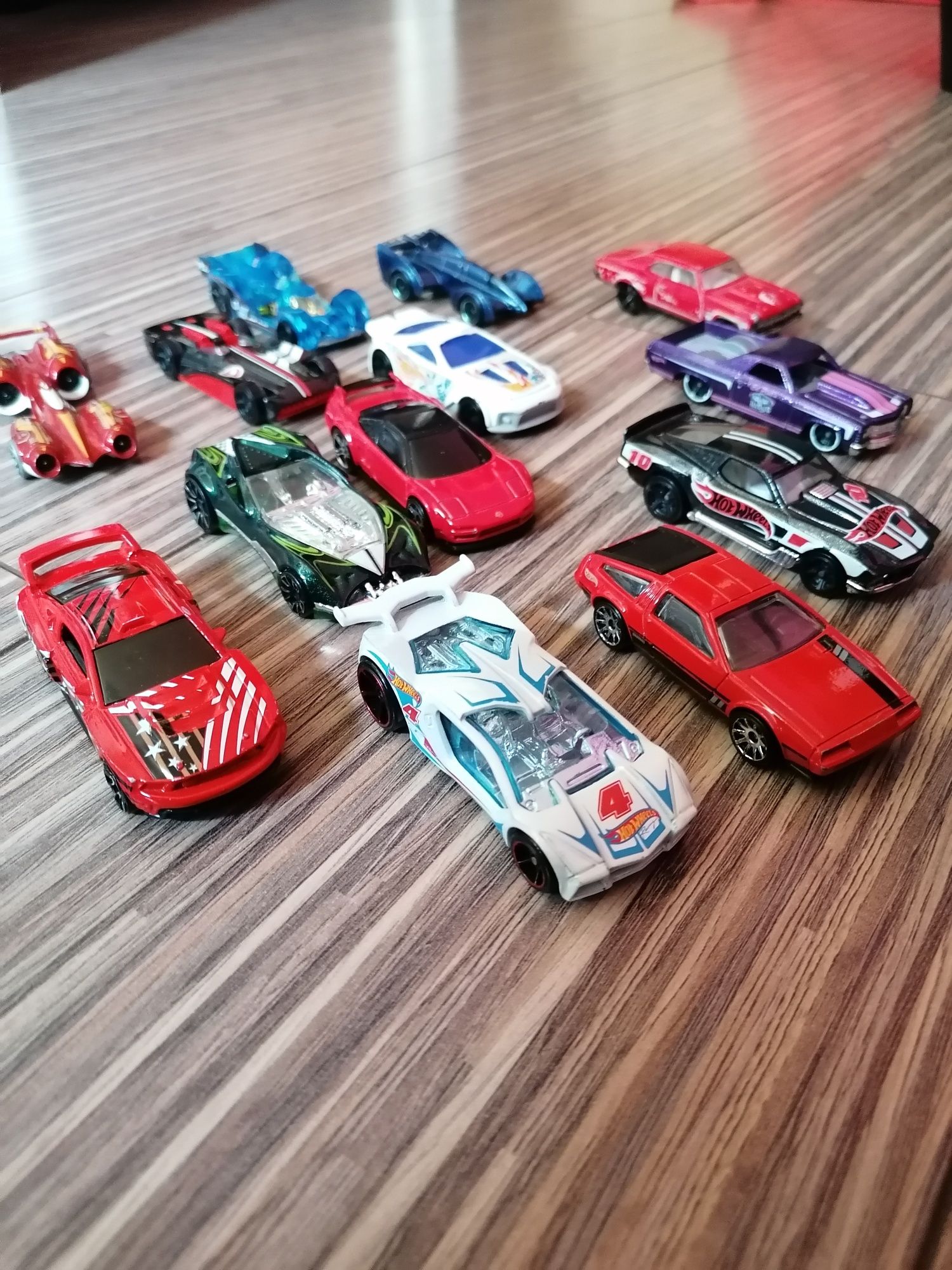 Autka Hot Wheels resoraki autko samochodziki wyścigowe