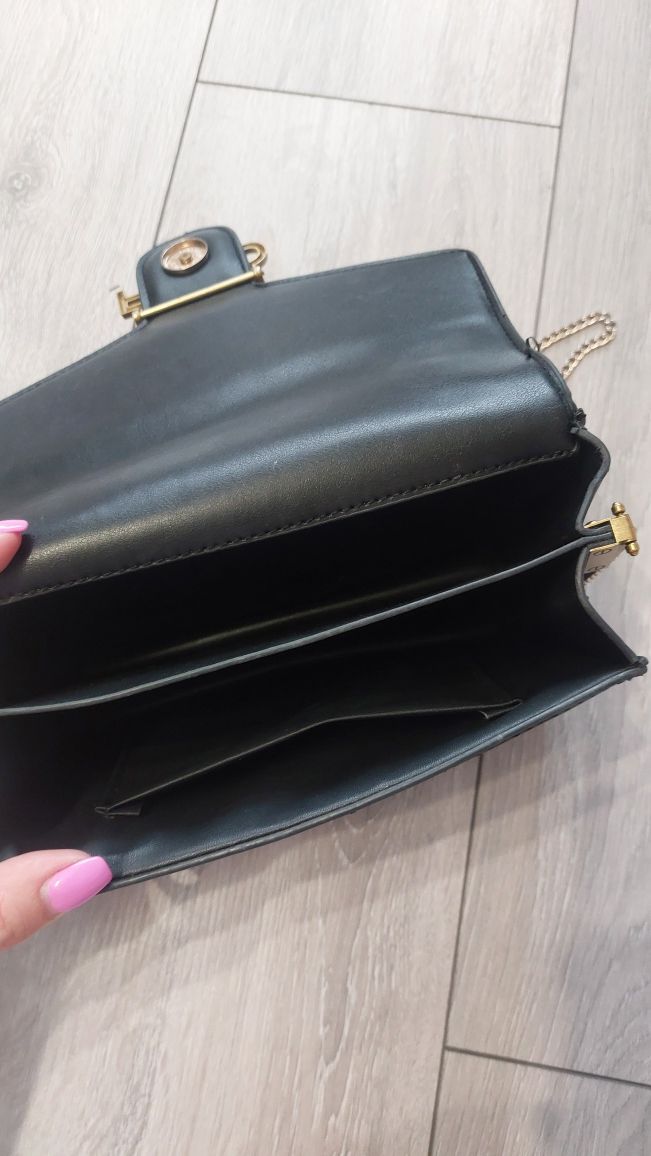 Mała torebka w stylu PINKO