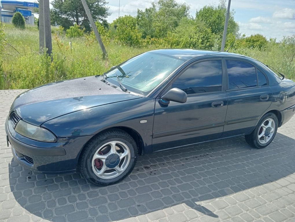 Легковий автомобіль mitsubishi