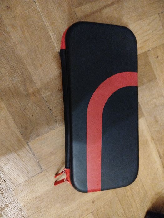 Nintendo Switch mało używany + case i dwie gry