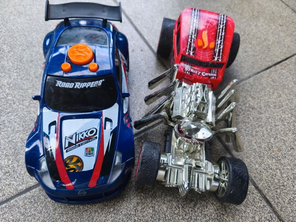 Samochód pająk Hot Wheels i interaktywny pojazd Niko