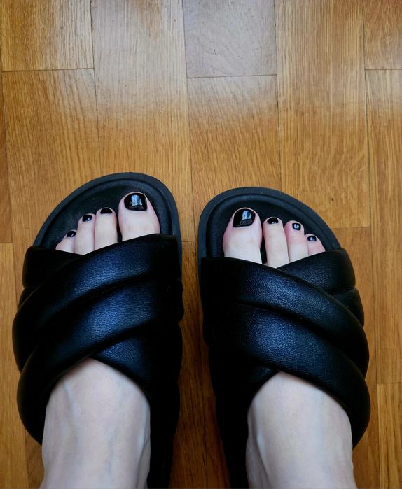 Сандалі-шльопанці шкіряні