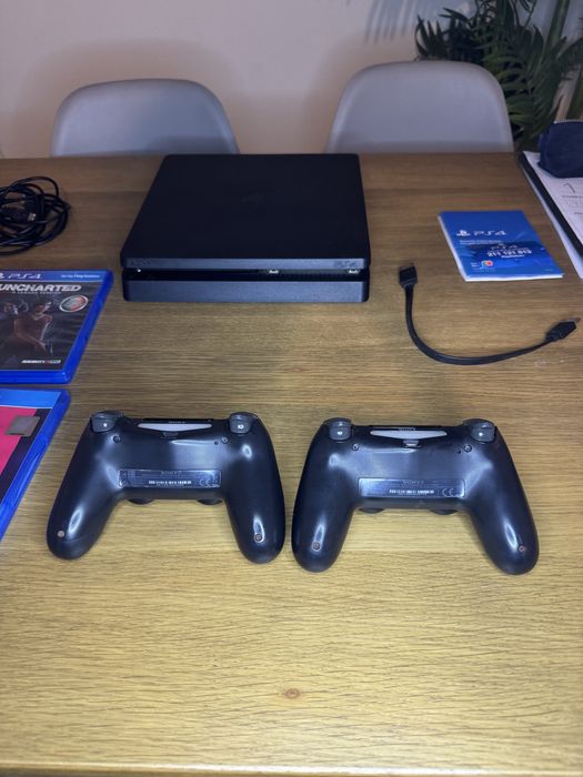 PS4 Slim 1tb com 2 comandos+jogos