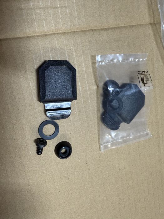 Zawias szyby tylne uchylnej fiat 126p