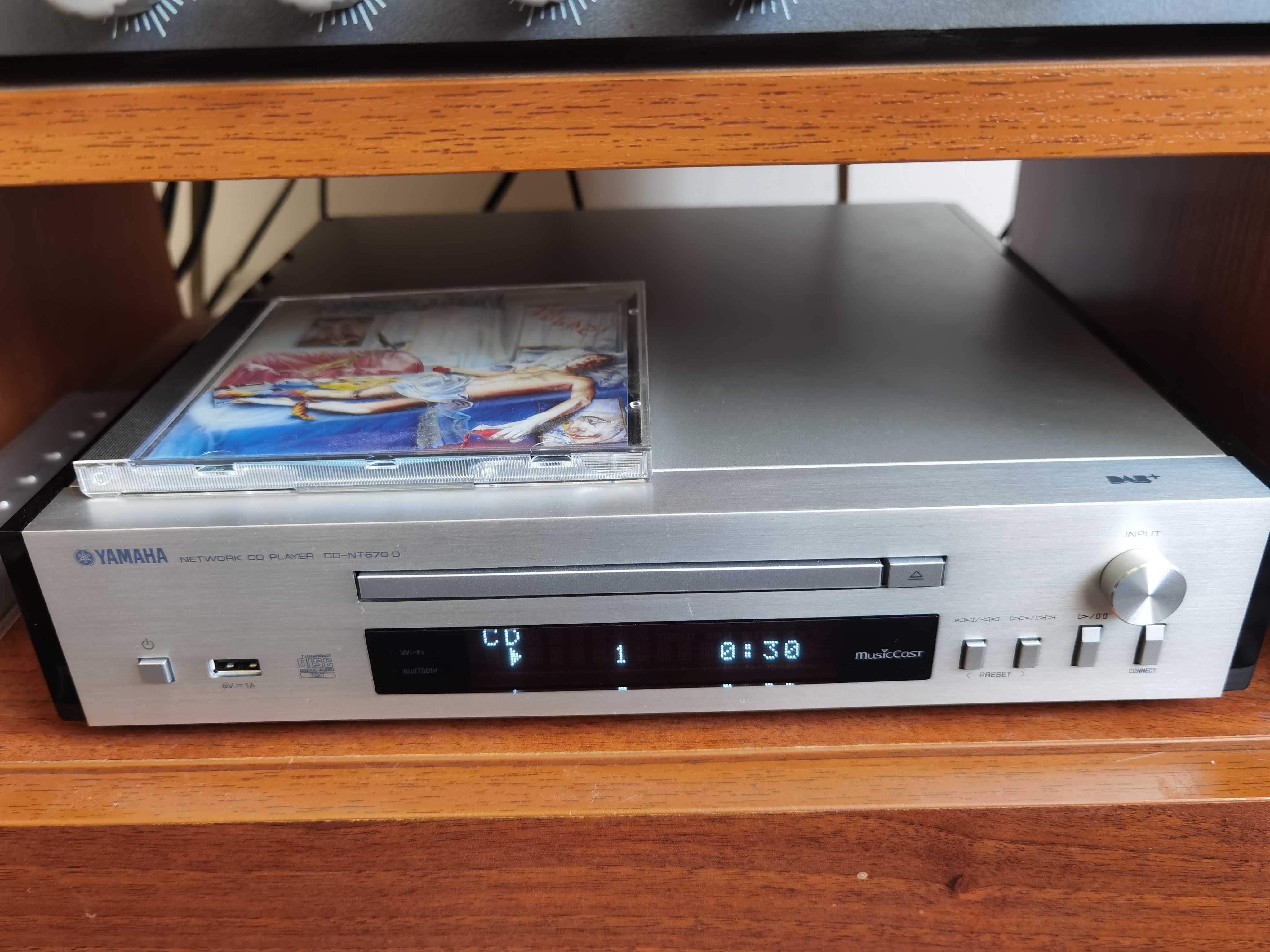 Odtwarzacz sieciowy Yamaha CD-NT670D
