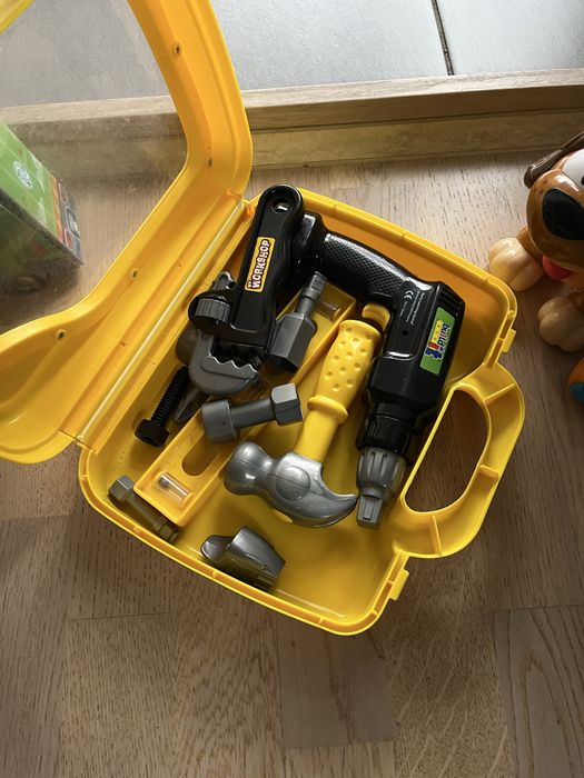 Собачка на шурупах із викруткою, набір іграшкових інструментів