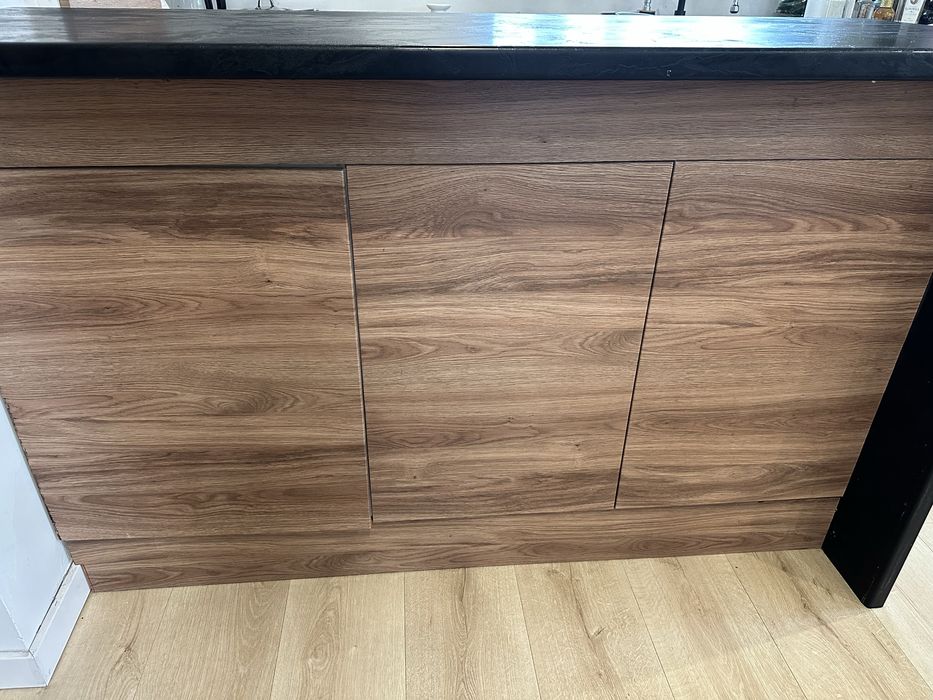 Wyspa kuchenna do salonu barek