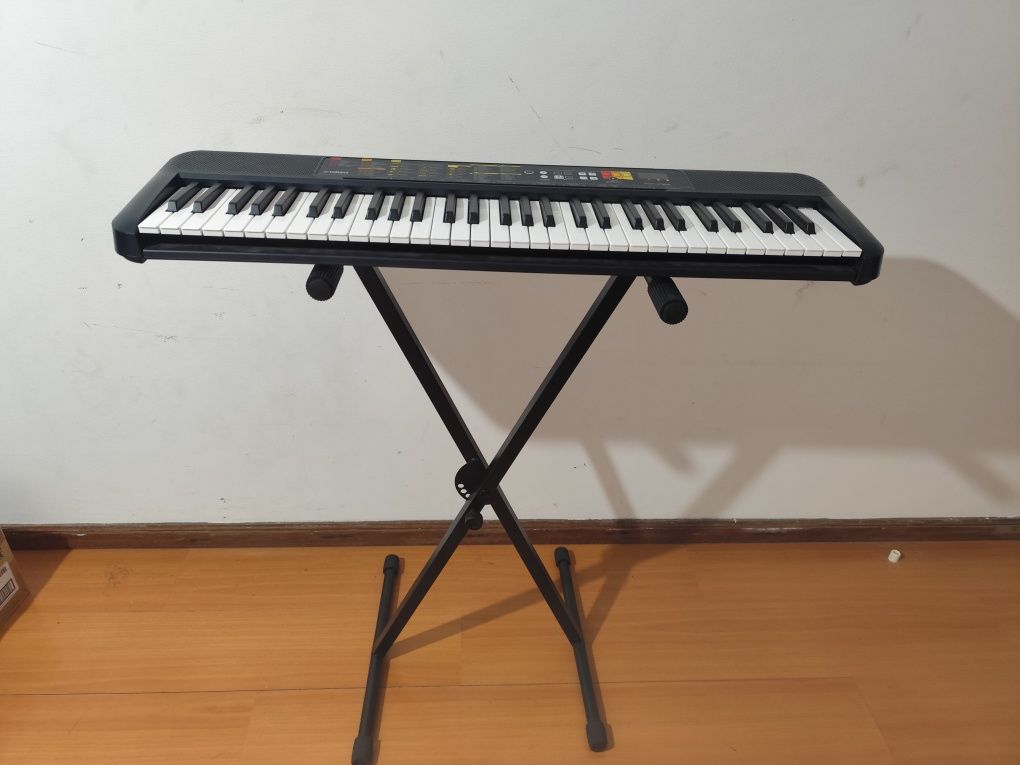 Vendo piano e bombo em bom estado